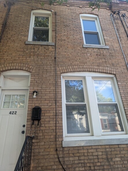 Building Photo - 422 Viola St
