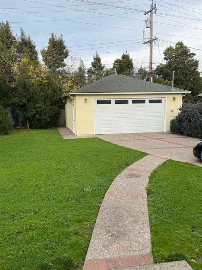 Building Photo - Charming 2-Bedroom Home for Rent in San Mateo