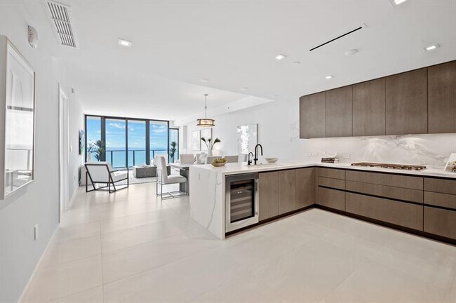 Building Photo - 1116 N Ocean Blvd