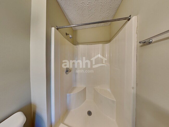 Building Photo - 212 Charing Cross St