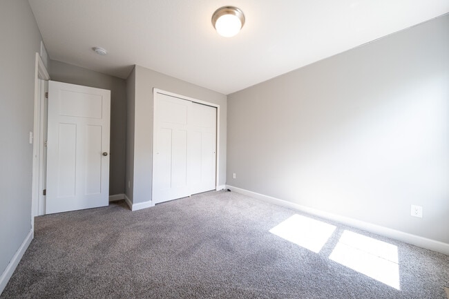 Building Photo - 1771 Emerson Ct