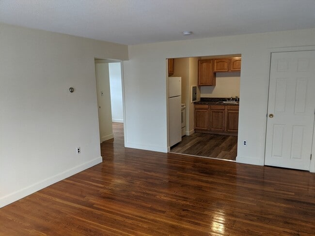 Building Photo - 14 A Grove St