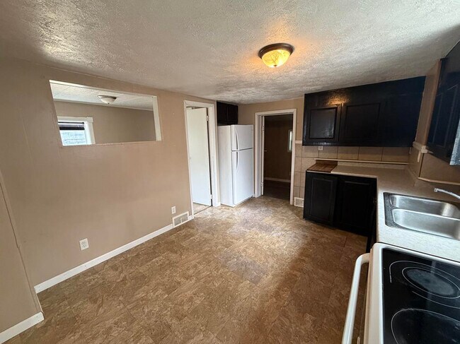 Apt 1 - 211 E High St