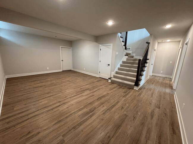 Building Photo - 1401 SW Winthrop Dr