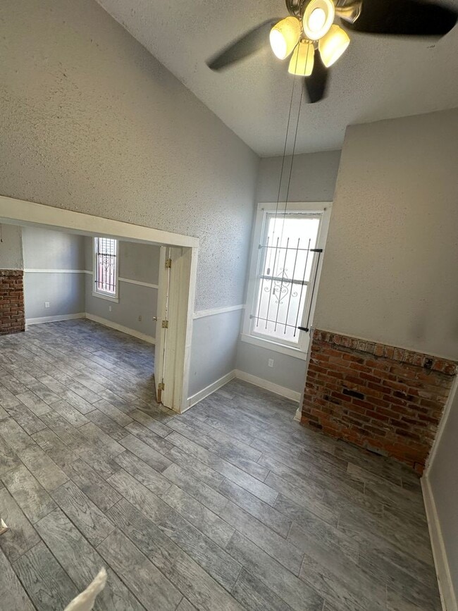 Building Photo - 1 BED | 1 BATH | PRIVATE BACK PATIO | WEST...