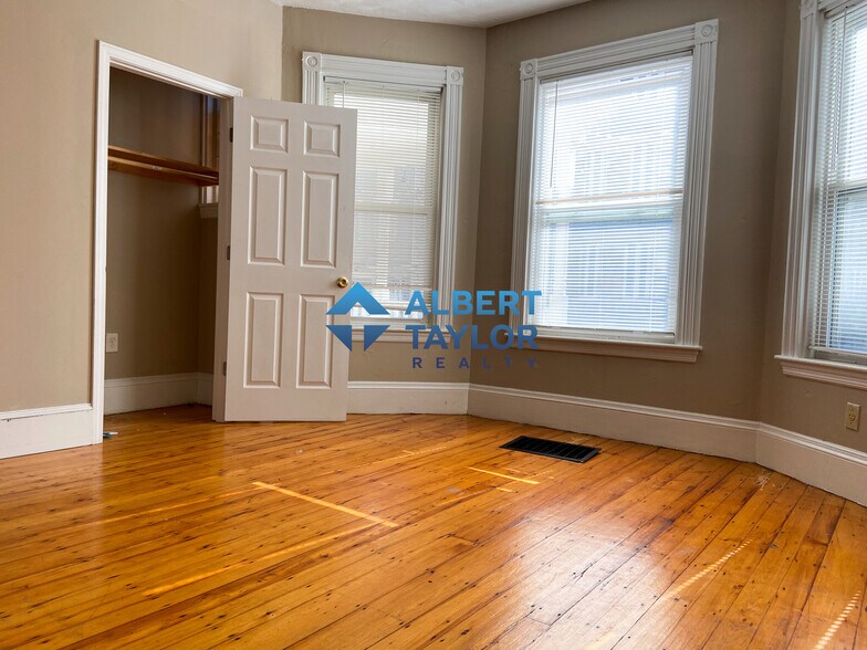 Building Photo - 13 Sachem St