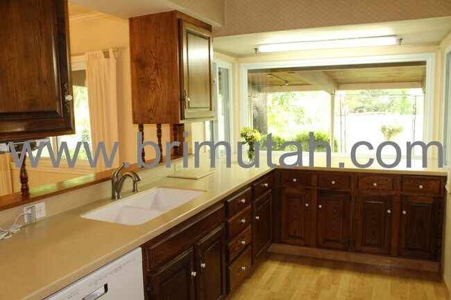 Building Photo - 4192 S Holloway Dr