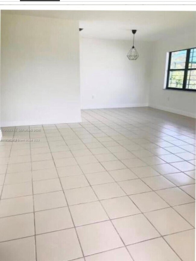 Building Photo - 9400 SW 103rd Ave