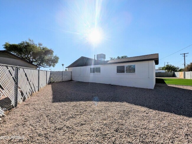 Building Photo - 121 N Flint Cir