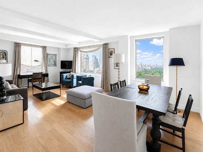 Building Photo - 160 Central Park S
