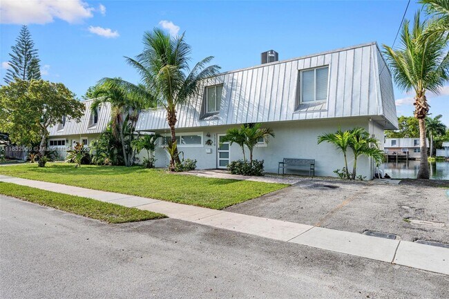 Building Photo - 1370 NE 40th Dr
