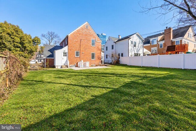 Building Photo - 4816 Leland St