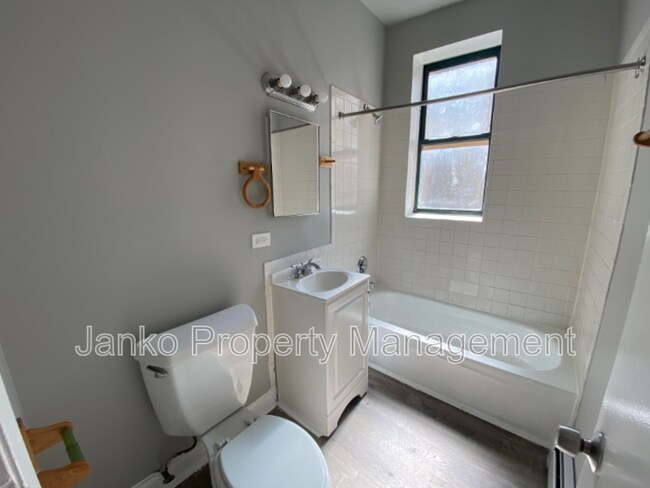 Building Photo - 5647 W Washington Blvd