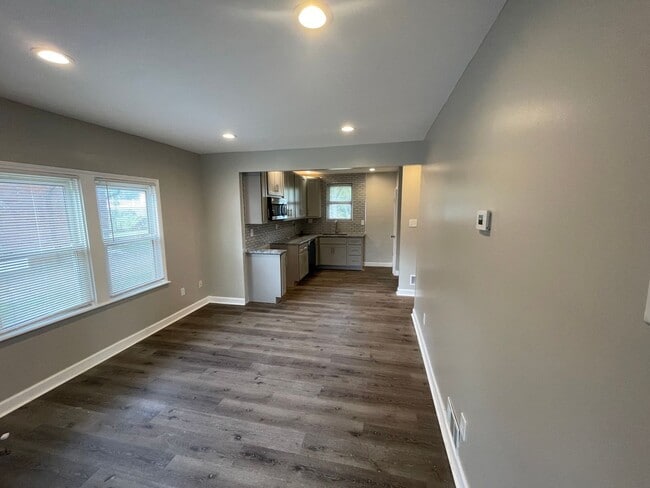 Building Photo - Rehabbed Spacious 2 BR/1BA House - Northwoods