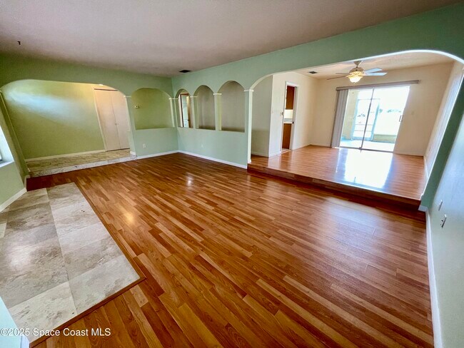 Building Photo - 48 Country Club Rd