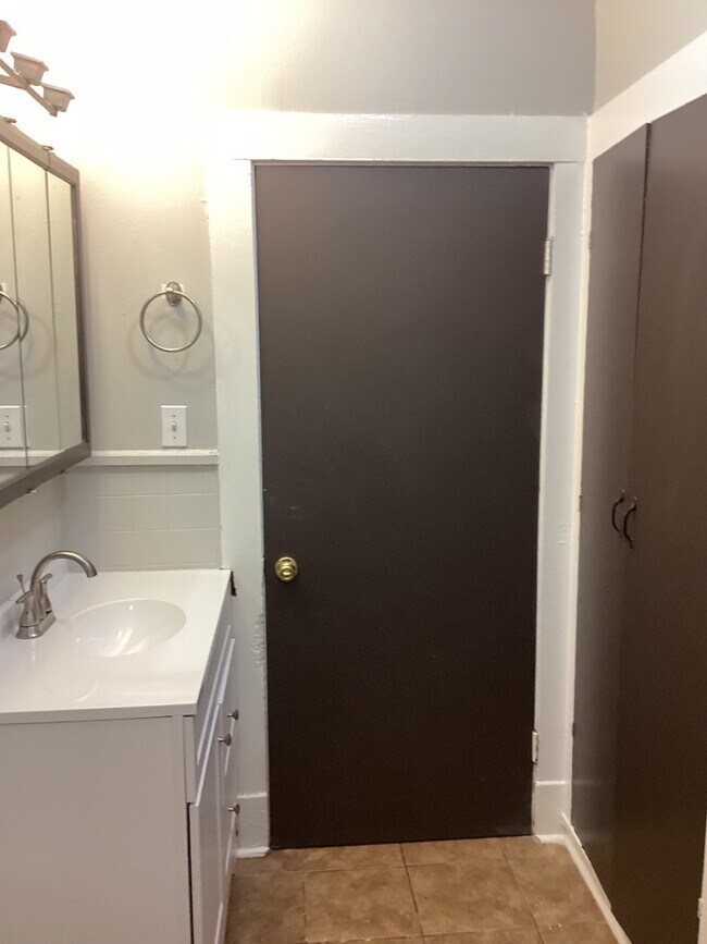 Building Photo - 2404 Whitesburg Dr