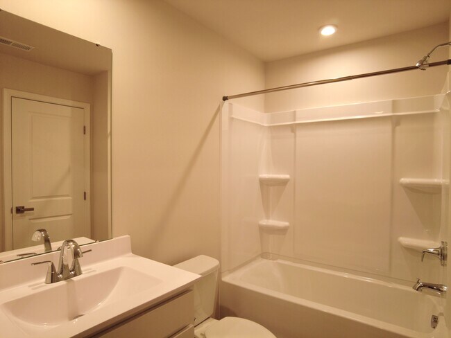 Building Photo - 284 Grand Silo Rd