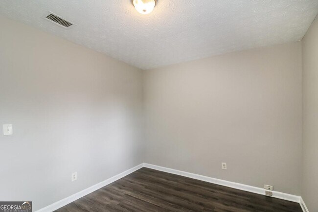 Building Photo - 307 Hamilton Glenn