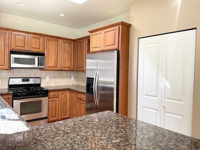 Building Photo - Beautiful 3 Bed 2.5 Bath Home in Redmond