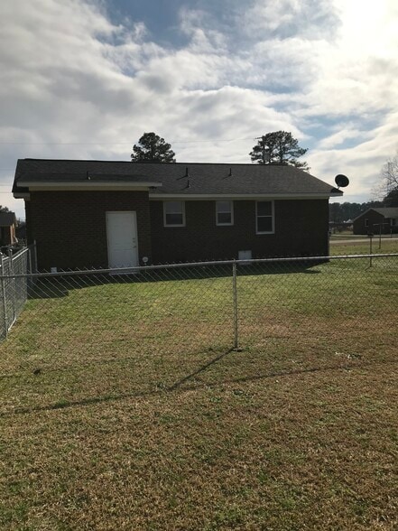 Building Photo - 603 Hemphill St