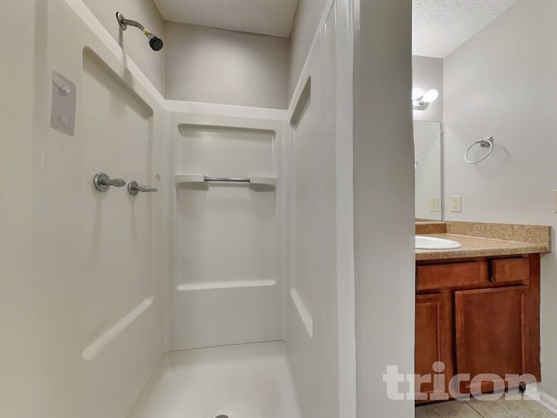 Building Photo - 1399 Ling Dr