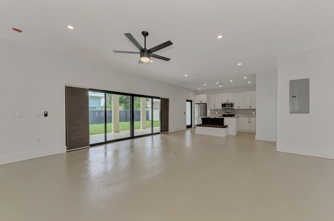 Building Photo - 2144 Webber St