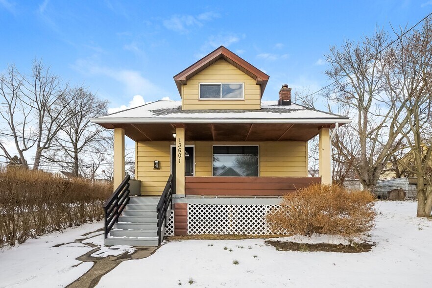 Building Photo - 13601 Edgewood Ave