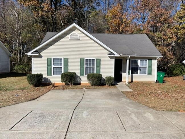 Building Photo - Adorable 3 bedroom 2 bath home . Located o...