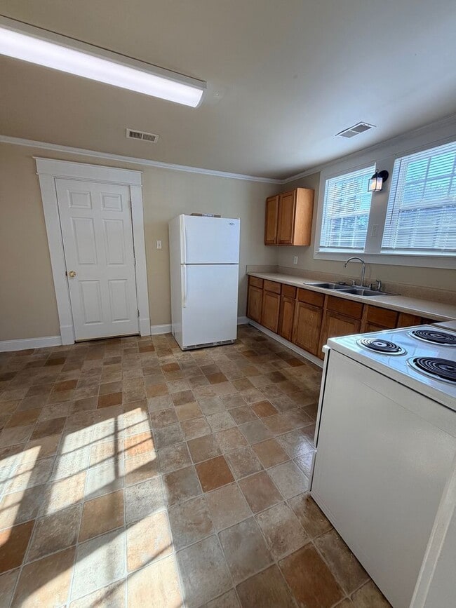 Building Photo - 503 Norwood Ave