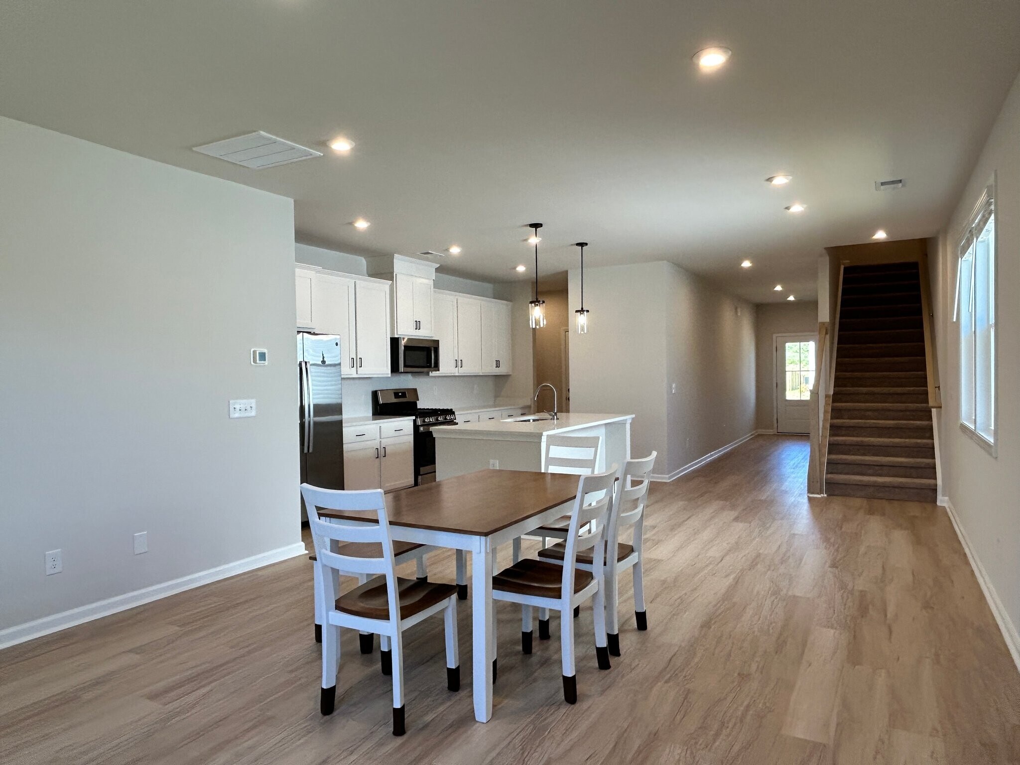 Building Photo - 6154 General Dr