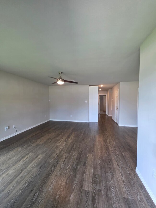 Building Photo - 1403 W Virginia St