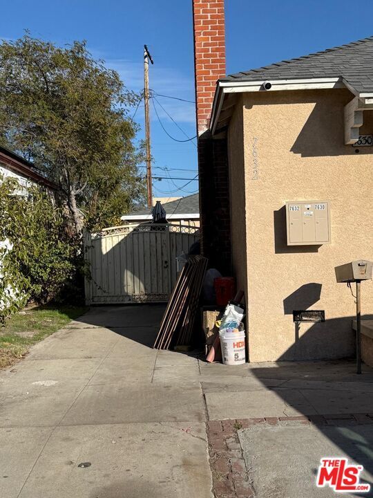 Building Photo - 7632 Kraft Ave