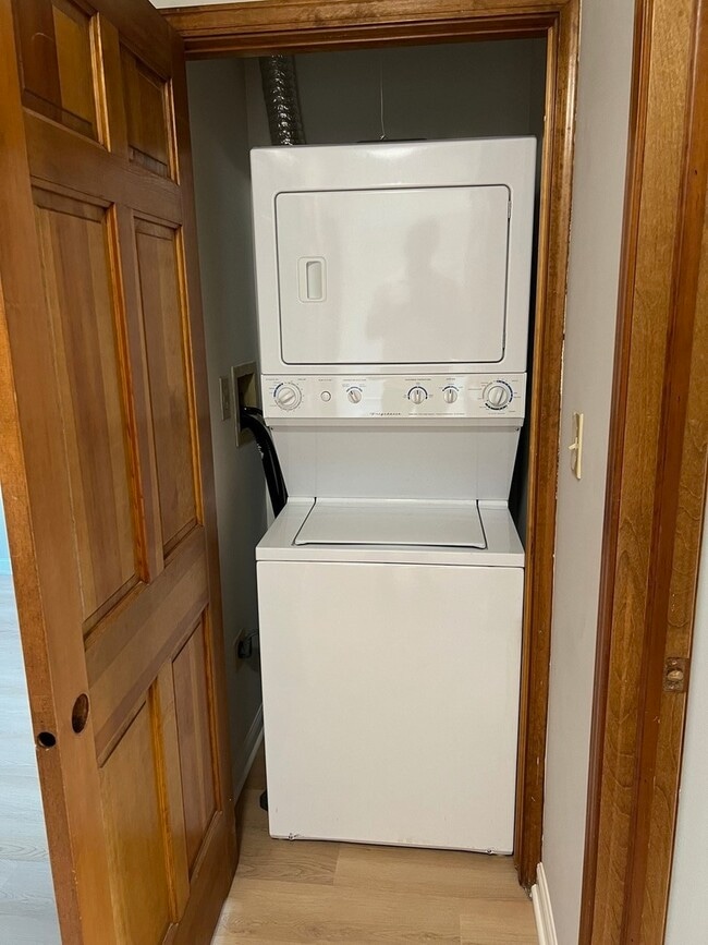 Building Photo - 131 Newberry Ave