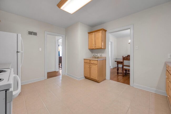 Building Photo - 538 Chinoe Rd