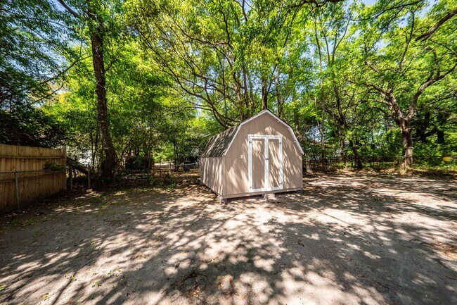 Building Photo - 3 Bedroom, 1 Bathroom Home in Dorchester Terrace - North Charleston