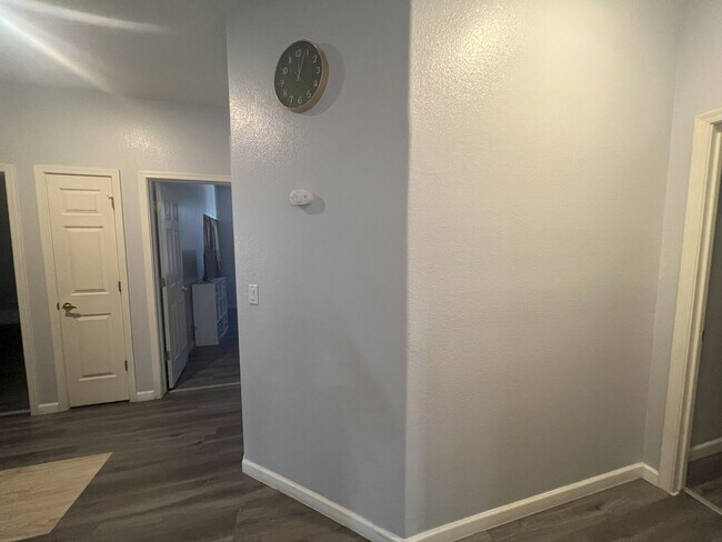 Building Photo - 3860 Heather Ave