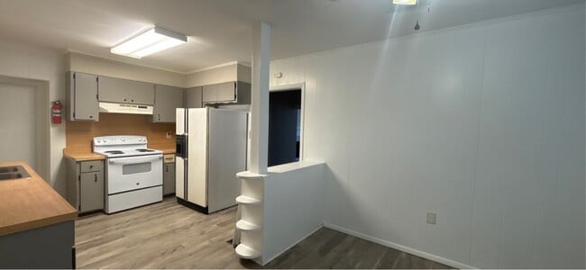 Building Photo - 202 N Virginia Ave