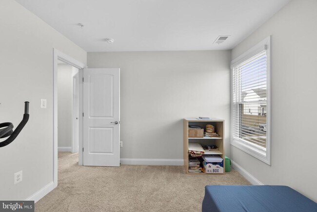 Building Photo - 10005 Maids Fancy Way