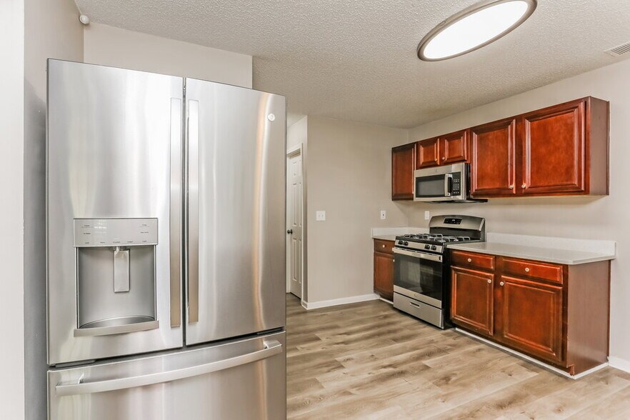Building Photo - 3943 S River Ln