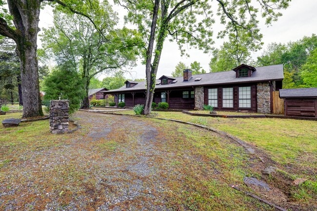 Building Photo - 3 bed 3 bath single family house