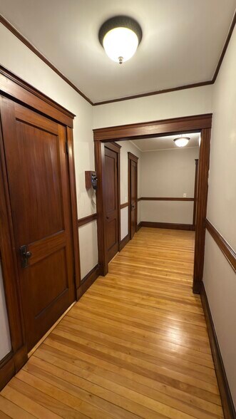 Building Photo - 11 Story St