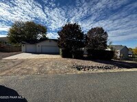 Building Photo - 3750 N Meadowlark Dr