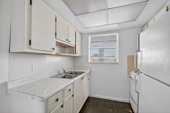 Building Photo - 1406 Barton Rd