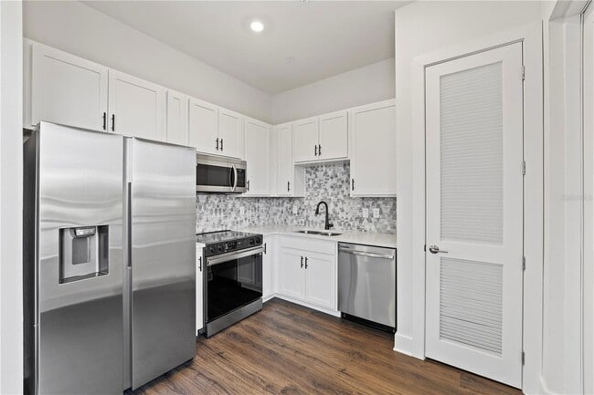 Building Photo - 850 TETBURY Lp