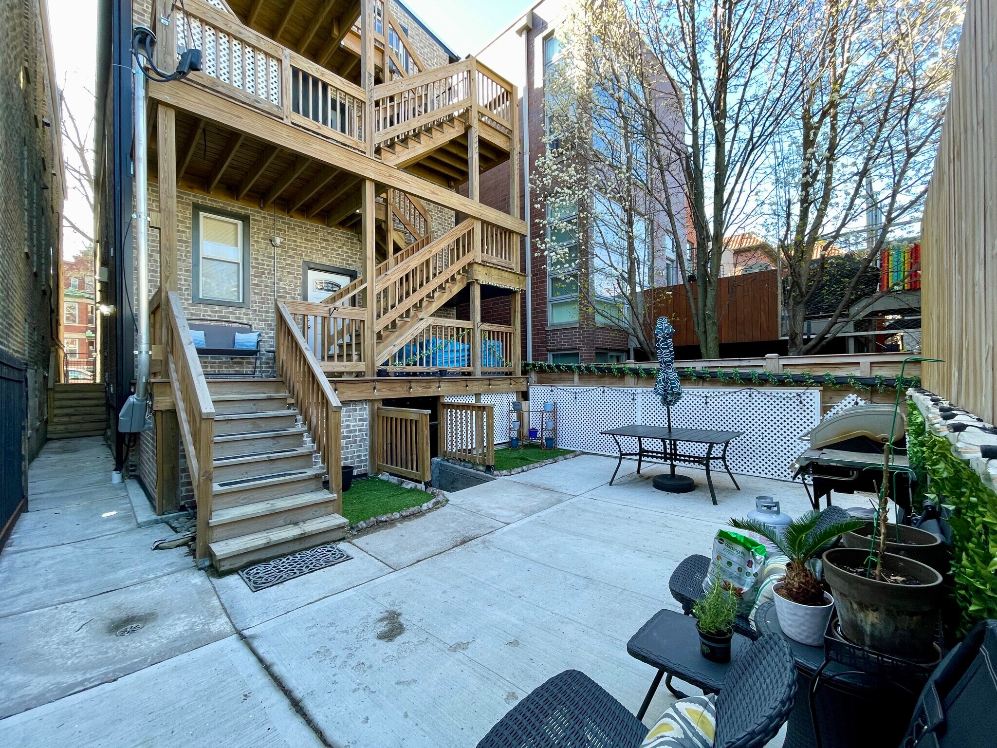Building Photo - 1725 N Honore St