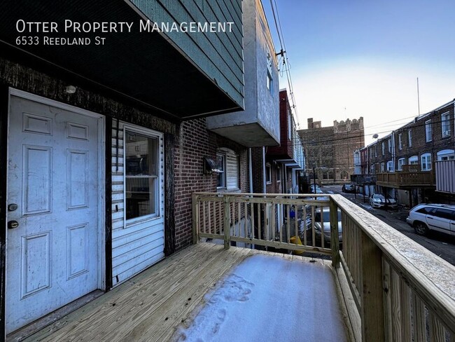 Building Photo - Cozy 3BR/1BA Home with Balcony, Back Porch...