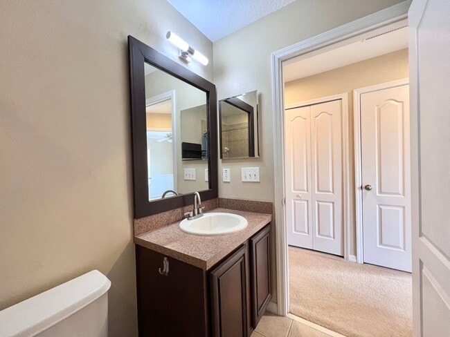 Building Photo - Gorgeous 3-bedroom, 2 1/2-bath End Unit To...
