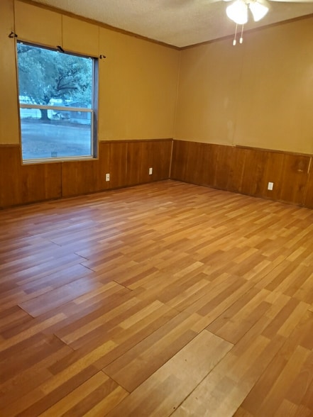 Building Photo - 457 Petty St