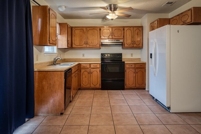 Building Photo - 718 Sage Dr