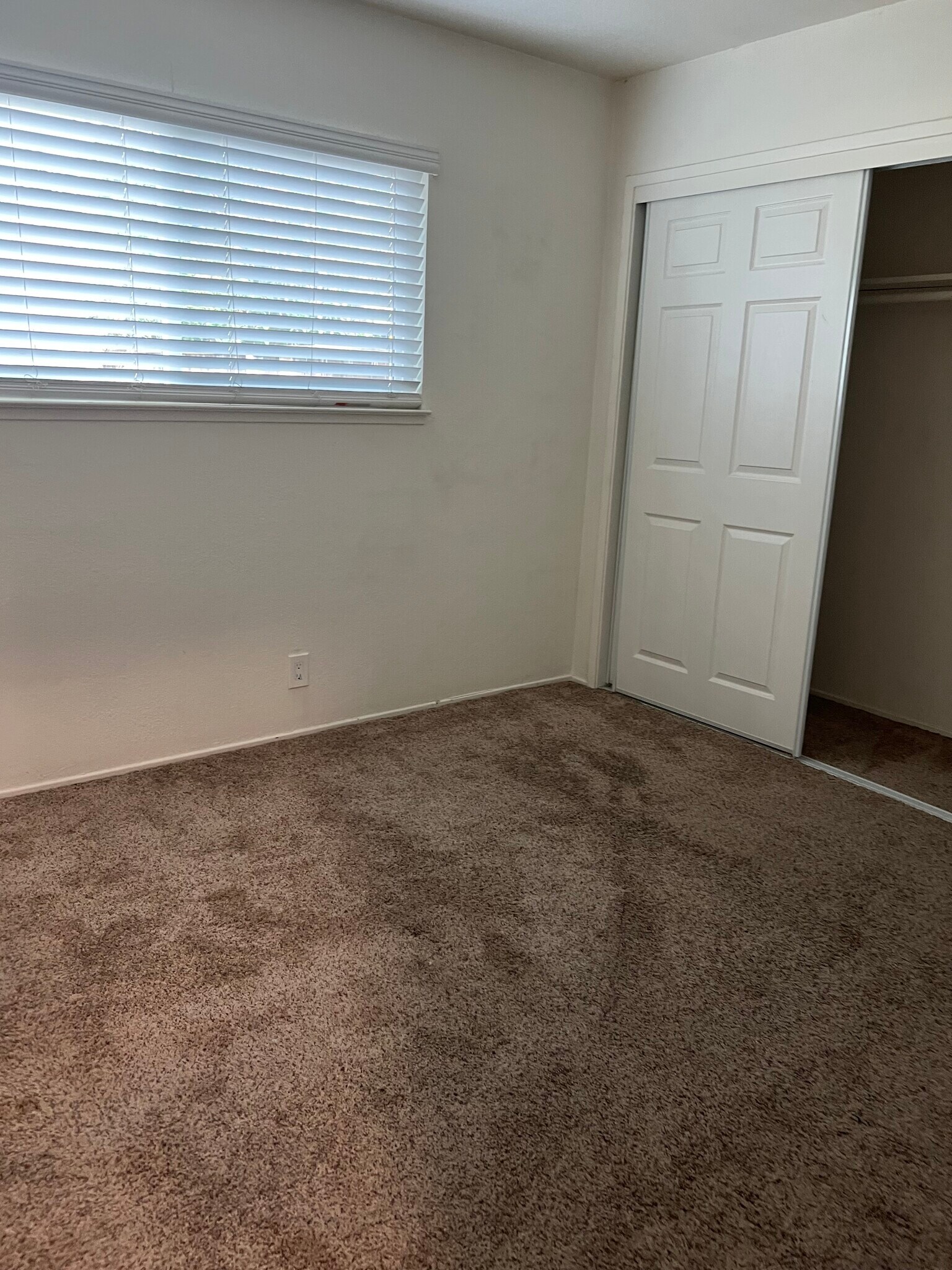 Master bedroom - 5287 Snow Dr